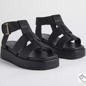 Women's Torrid Black Flatform Gladiator Buckle Sandals - 11 - Wide Width